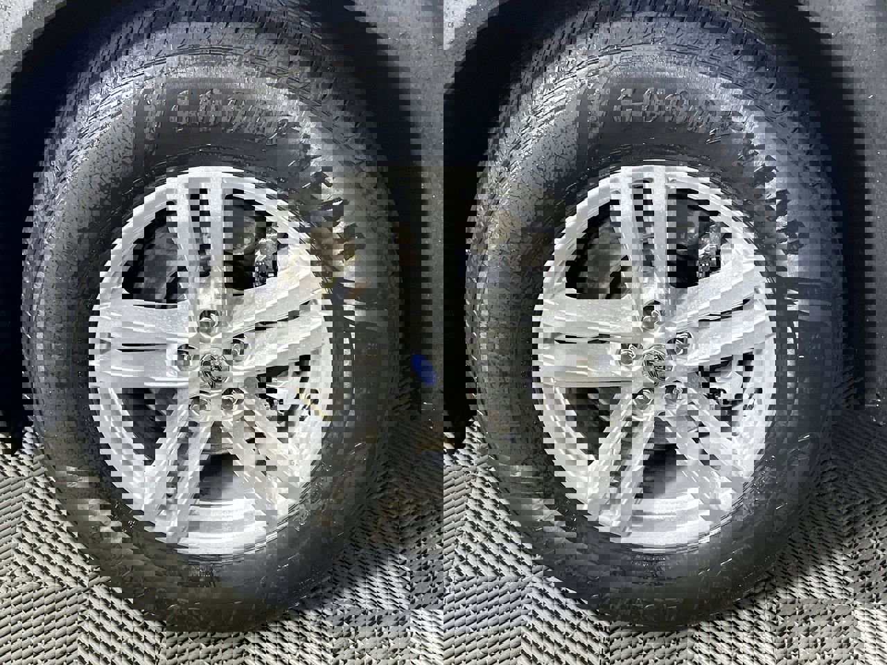 Used 2022 Ford Explorer XLT w/ Equipment Group 202A image 10