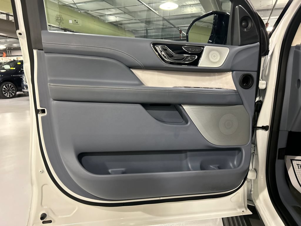 Certified 2023 Lincoln Navigator L Black Label AWD/4WD image 9