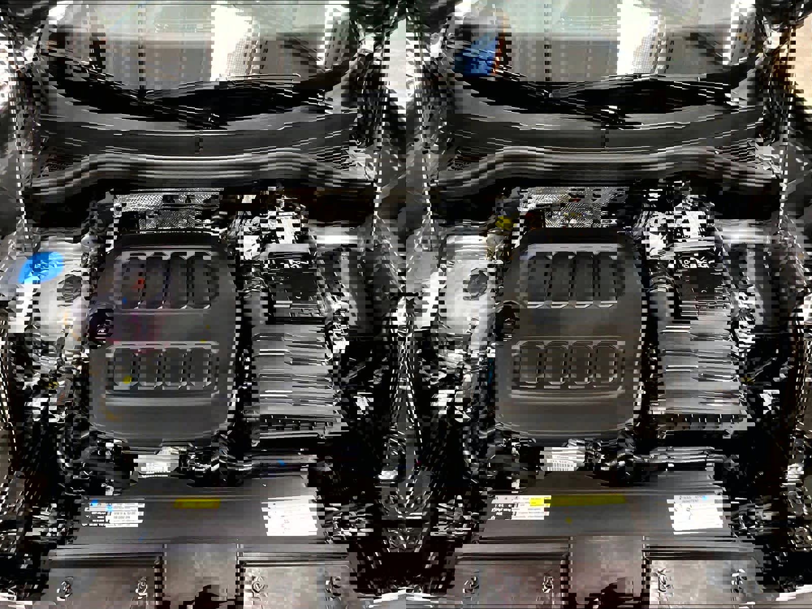 Used 2025 Volkswagen Tiguan SE w/ Panoramic Sunroof Package image 13