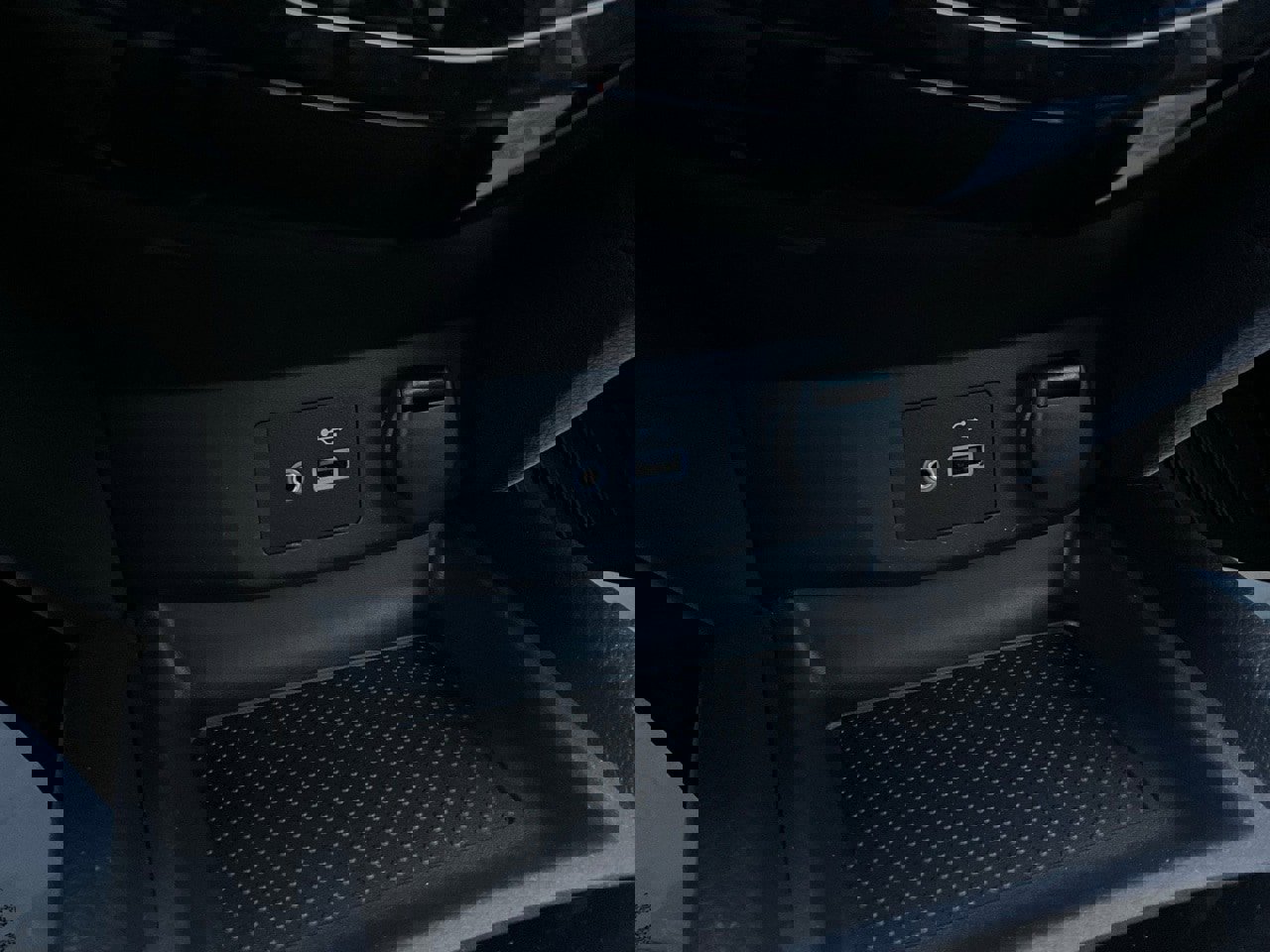 Used 2018 Nissan Rogue SV image 24