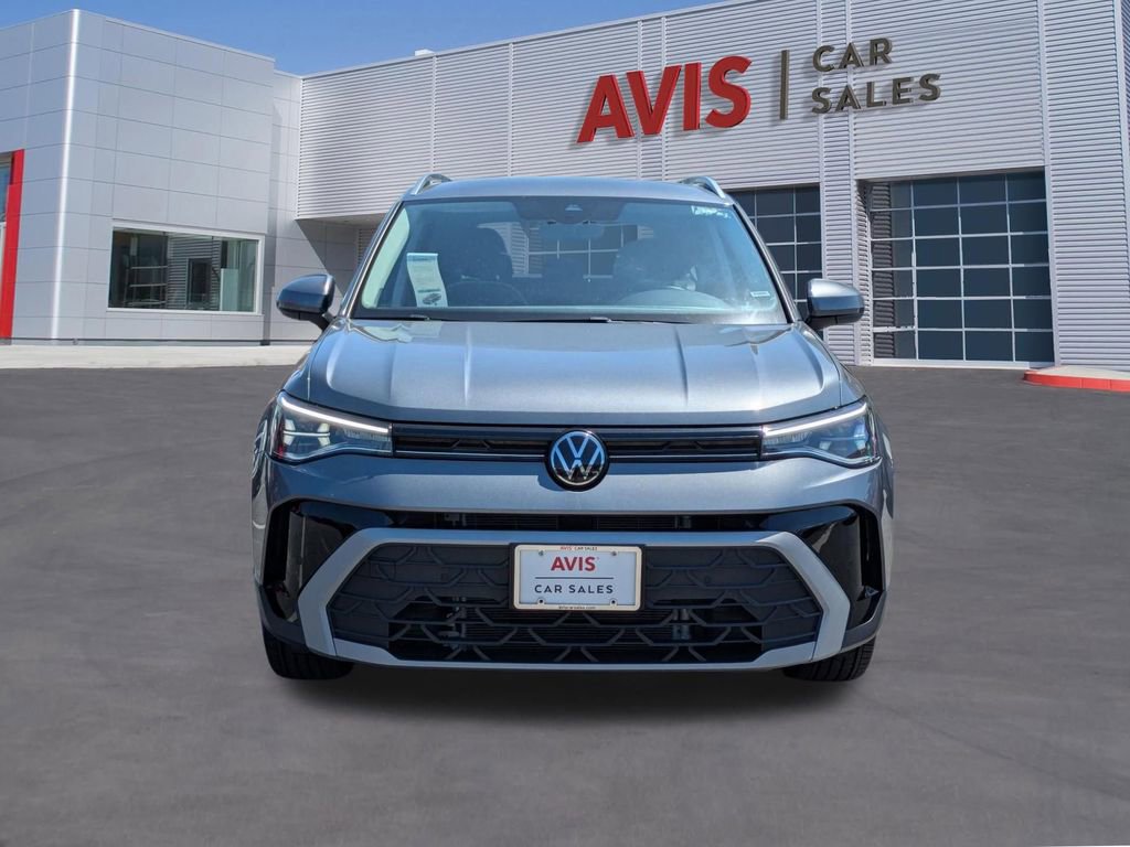 Used 2025 Volkswagen Taos SE FWD image 2