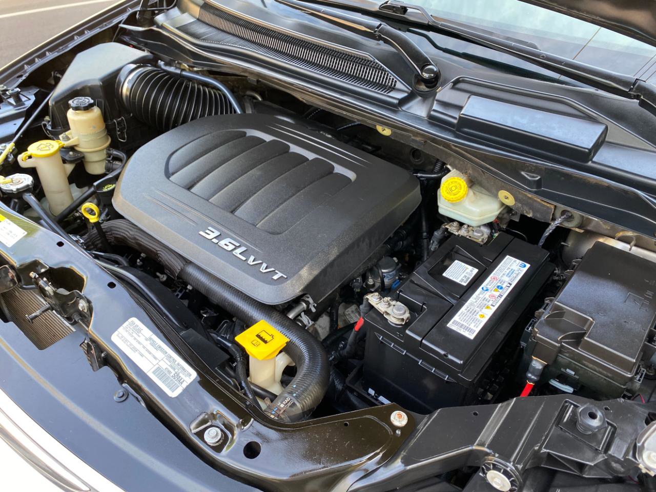 Used 2016 Chrysler Town & Country Touring FWD image 18