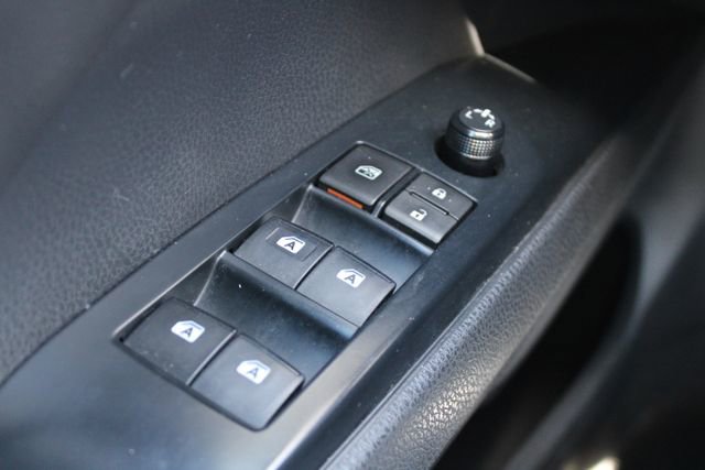 Used 2020 Toyota Camry SE w/ Carpet Mat Package image 24