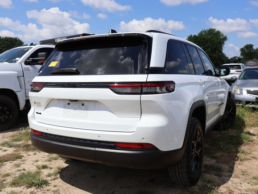Used 2024 Jeep Grand Cherokee Altitude AWD/4WD image 15