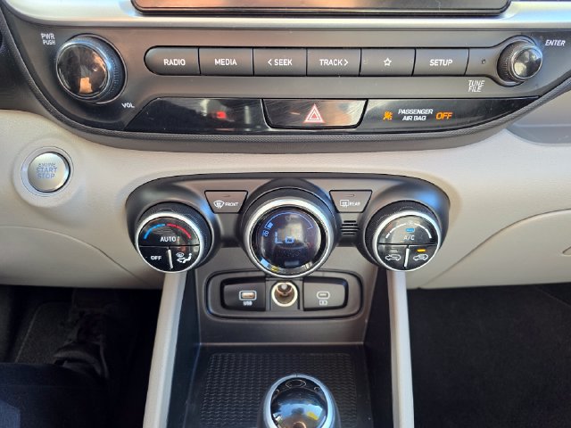 Used 2025 Hyundai Venue SEL FWD image 22