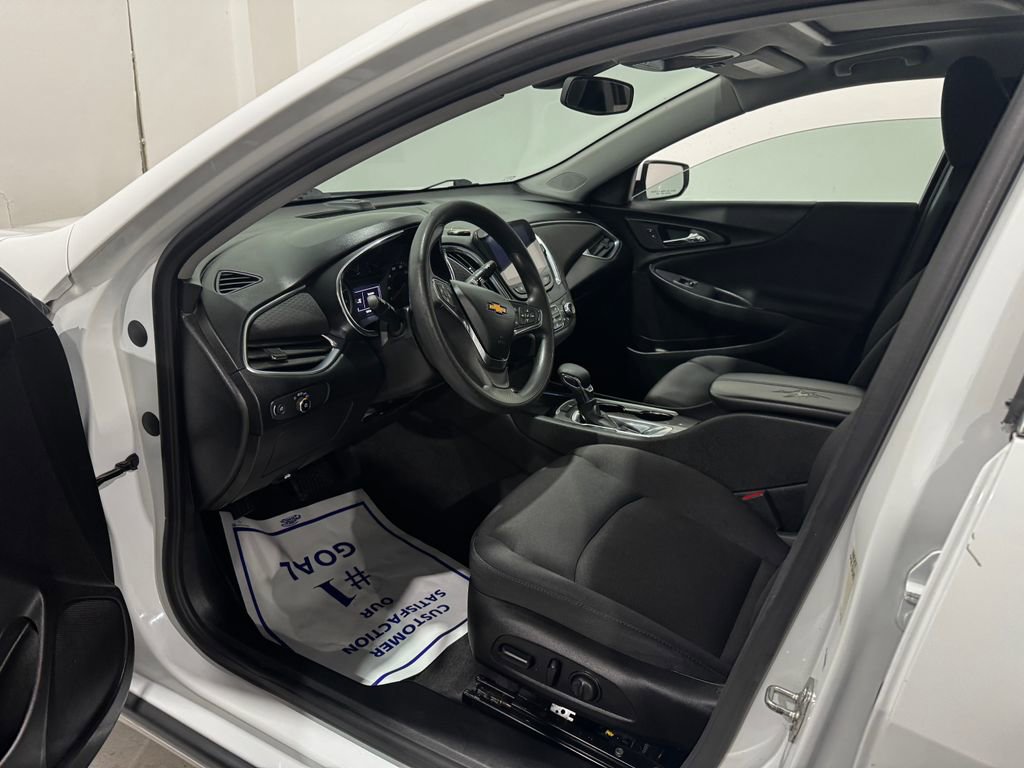 Used 2021 Chevrolet Malibu LT image 12