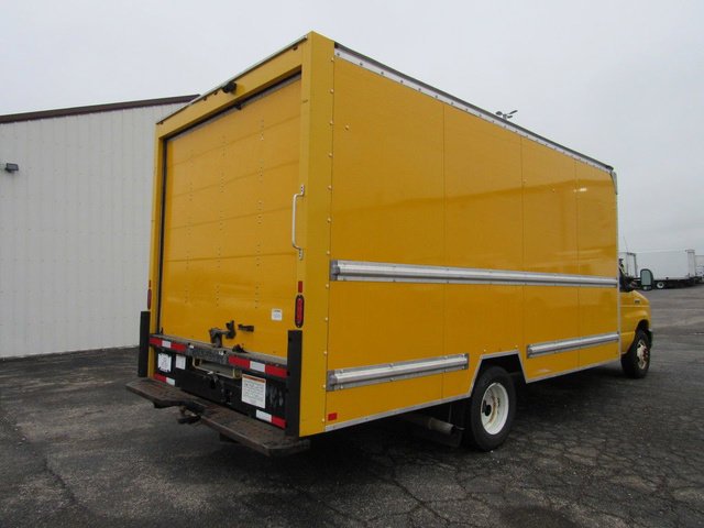 Used 2022 Ford E-350 and Econoline 350 Super Duty RWD image 3