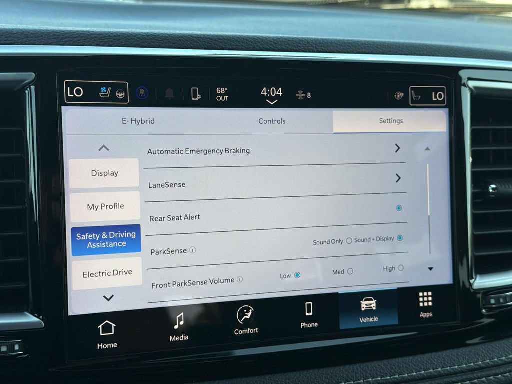Used 2025 Chrysler Pacifica Premium FWD image 25