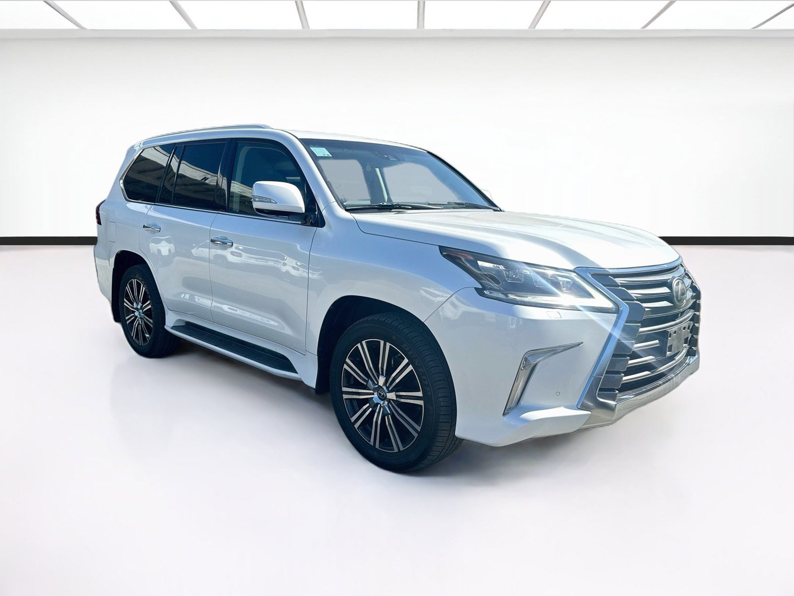Used 2018 Lexus LX 570 4WD w/ Luxury Package image 3