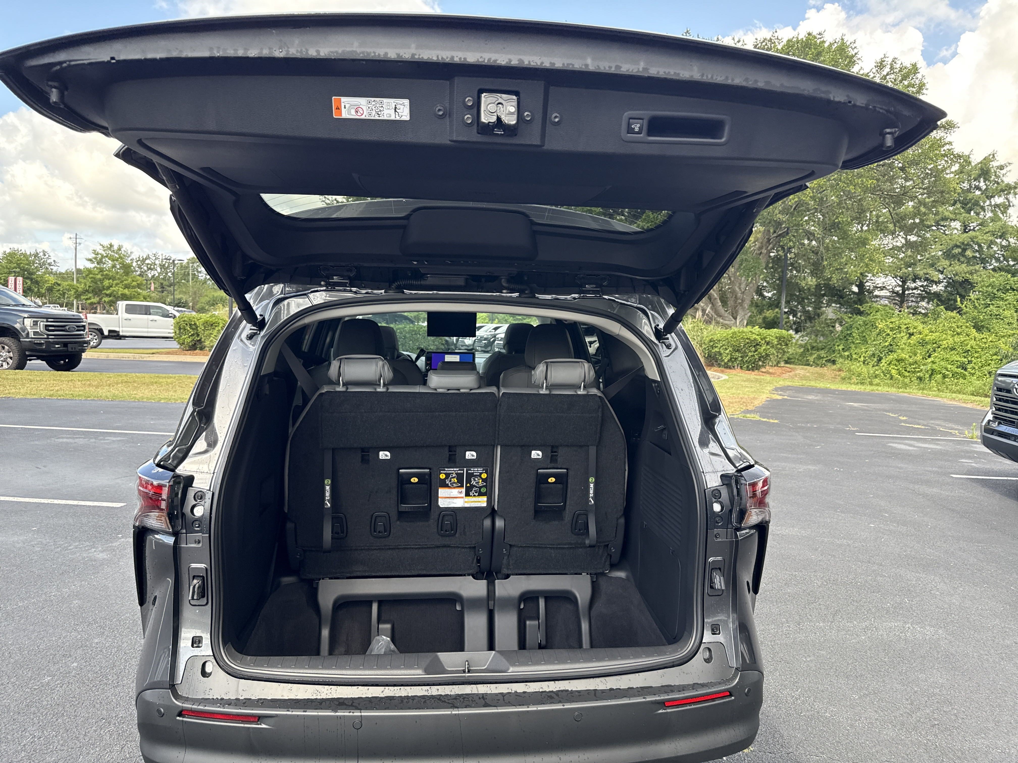 New 2025 Toyota Sienna XLE w/ XLE Plus Package FWD image 43