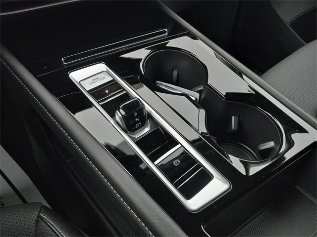 Used 2025 Volkswagen Atlas SE image 23