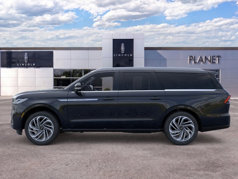 New 2026 Lincoln Navigator L Reserve AWD/4WD image 3