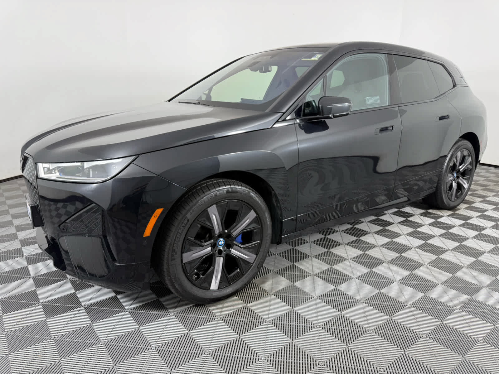 Used 2024 BMW iX xDrive50 w/ Sport Package AWD/4WD image 7