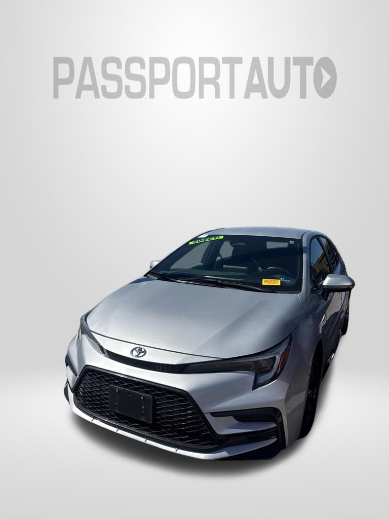 Used 2024 Toyota Corolla SE image 2