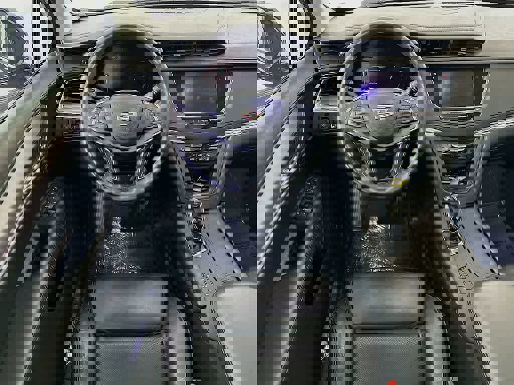 Used 2017 Cadillac XT5 Luxury w/ Driver Awareness Package AWD/4WD image 10