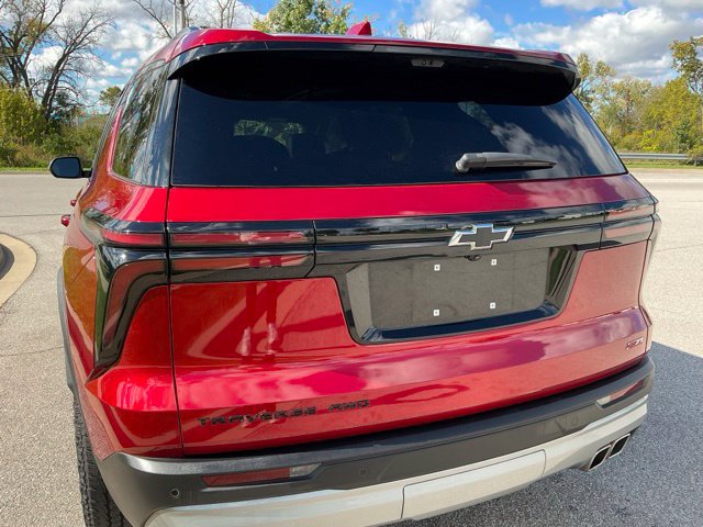 Used 2025 Chevrolet Traverse Z71 w/ Enhanced Driving Package AWD/4WD image 10