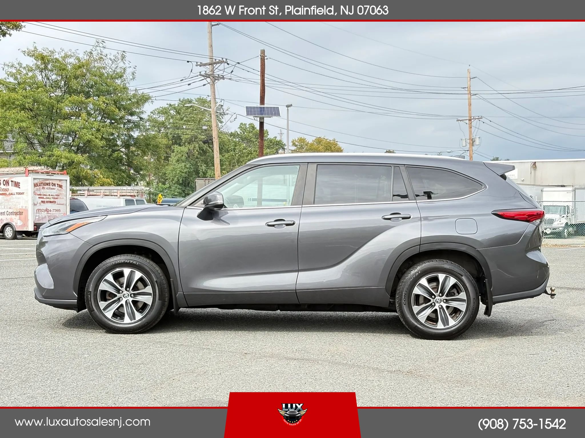 Used 2023 Toyota Highlander XLE AWD/4WD image 5