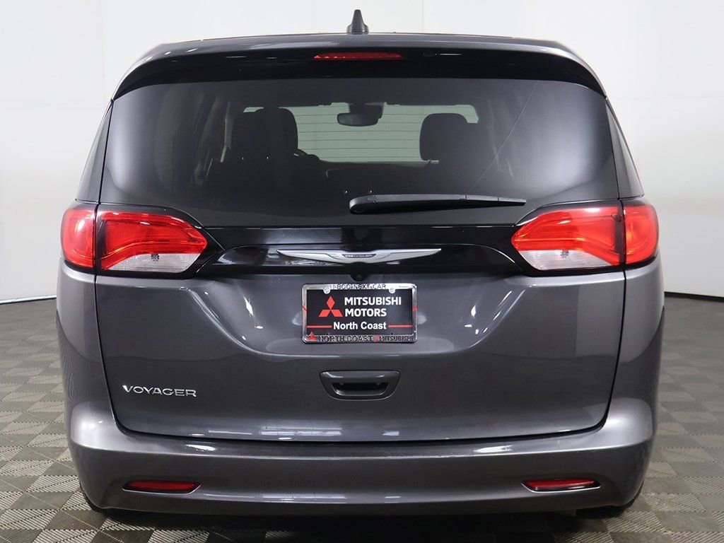 Used 2023 Chrysler Voyager LX image 9