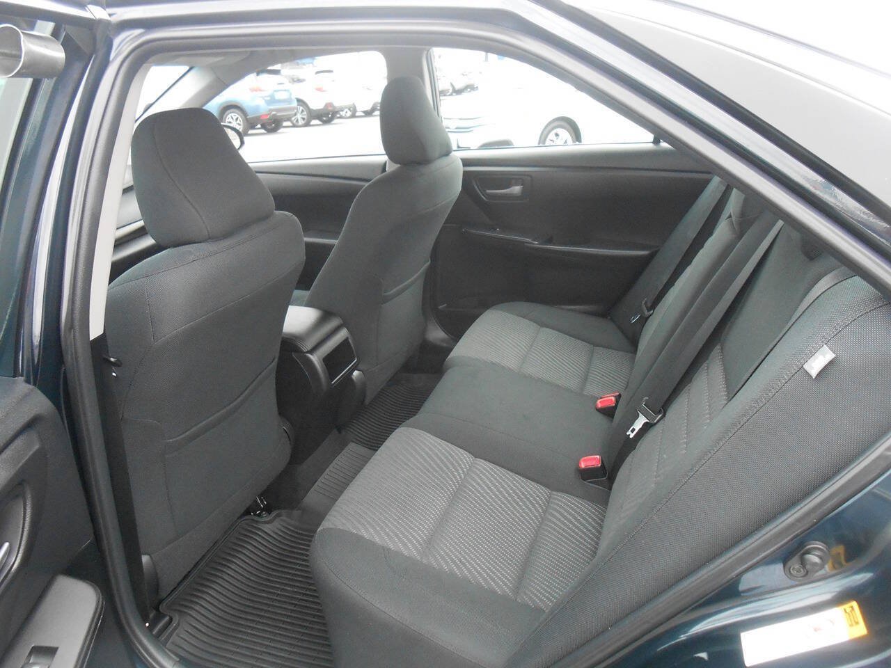 Used 2017 Toyota Camry LE FWD image 11