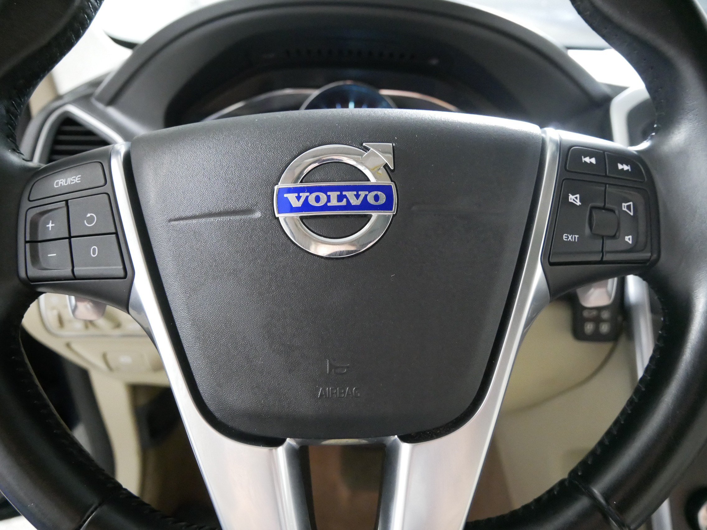 Used 2015 Volvo XC60 T6 AWD/4WD image 25