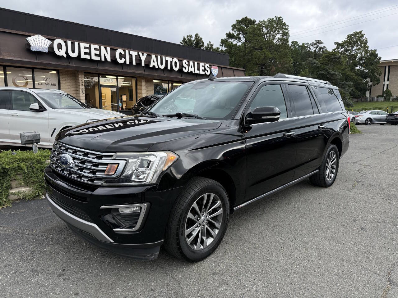 Used 2018 Ford Expedition Max Limited image 1