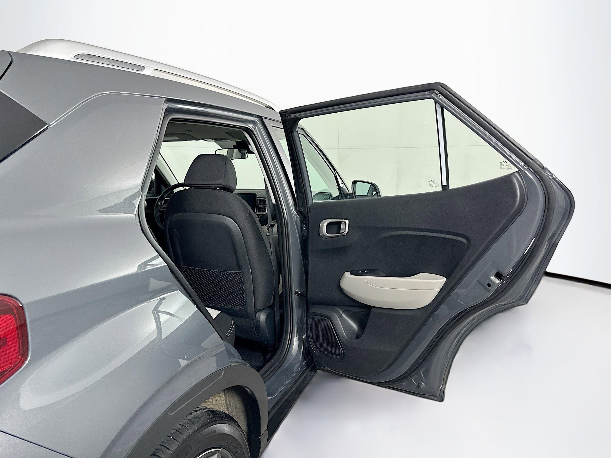 Used 2025 Hyundai Venue SEL FWD image 29
