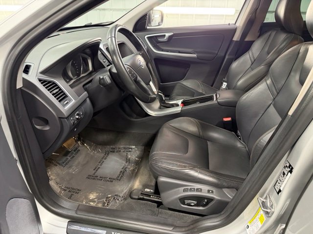 Used 2017 Volvo XC60 T6 Dynamic w/ Preferred Option Package AWD/4WD image 7