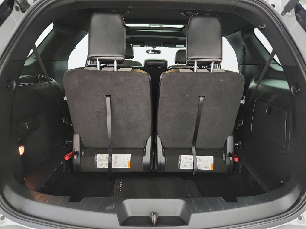 Used 2017 Ford Explorer XLT w/ Equipment Group 202A AWD/4WD image 37