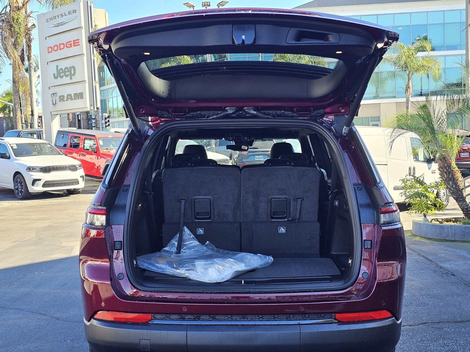 New 2025 Jeep Grand Cherokee L Altitude image 7