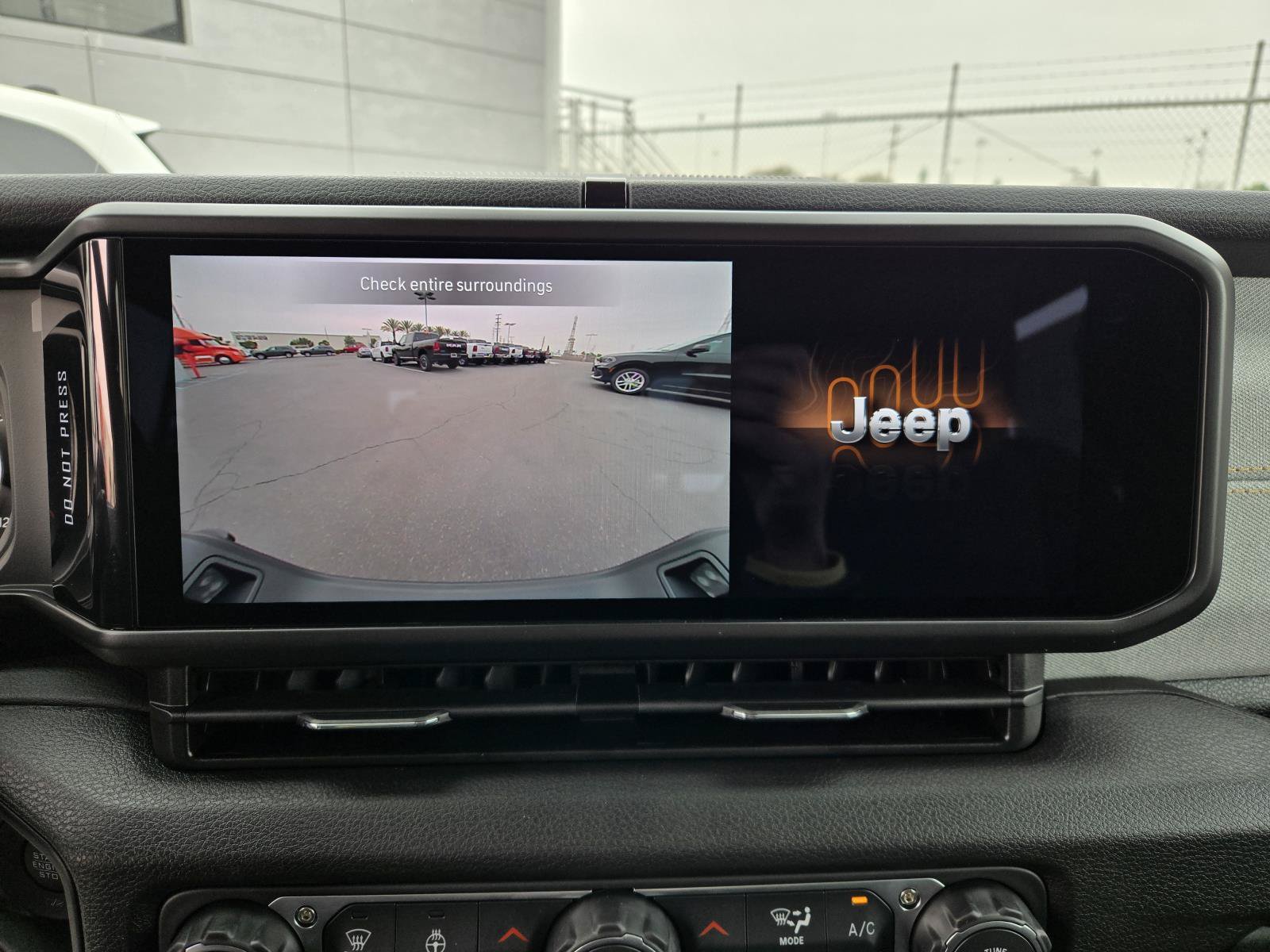 New 2026 Jeep Gladiator Sport AWD/4WD image 8
