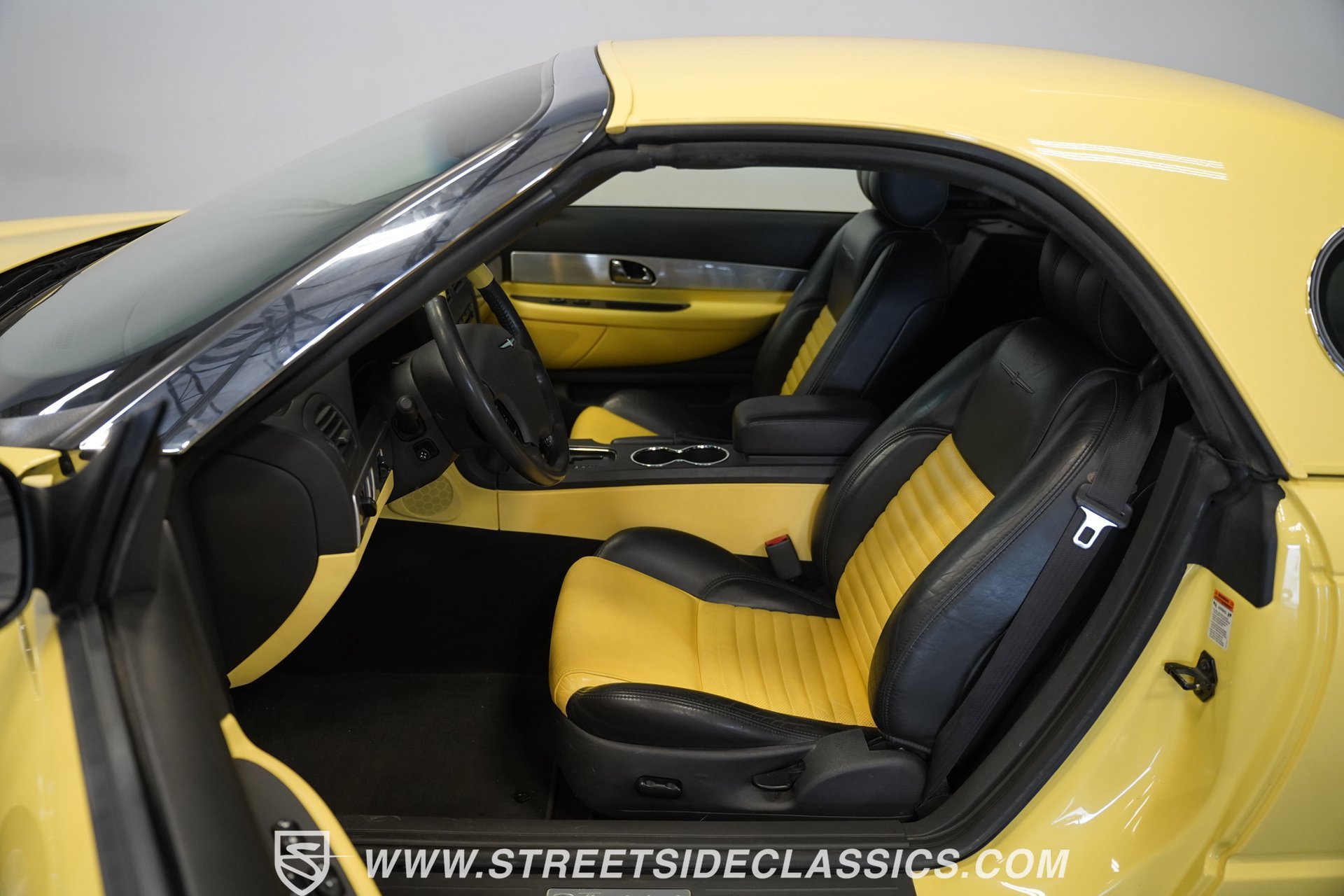 Used 2002 Ford Thunderbird image 3