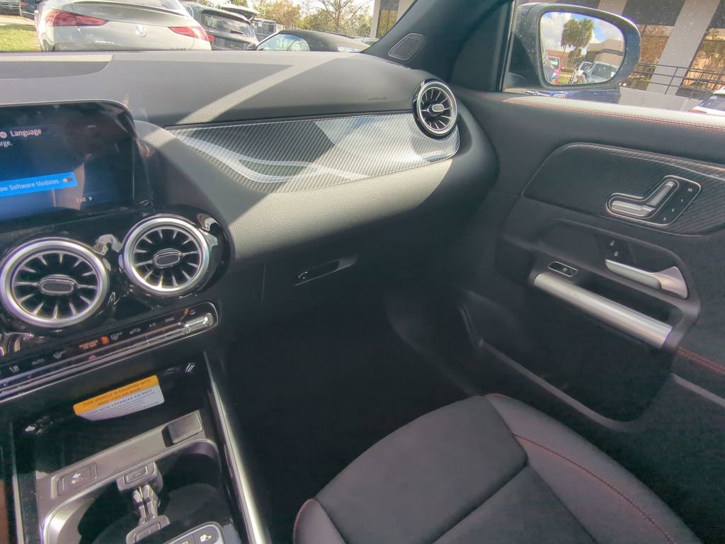 Used 2025 Mercedes-Benz GLA 250 image 4