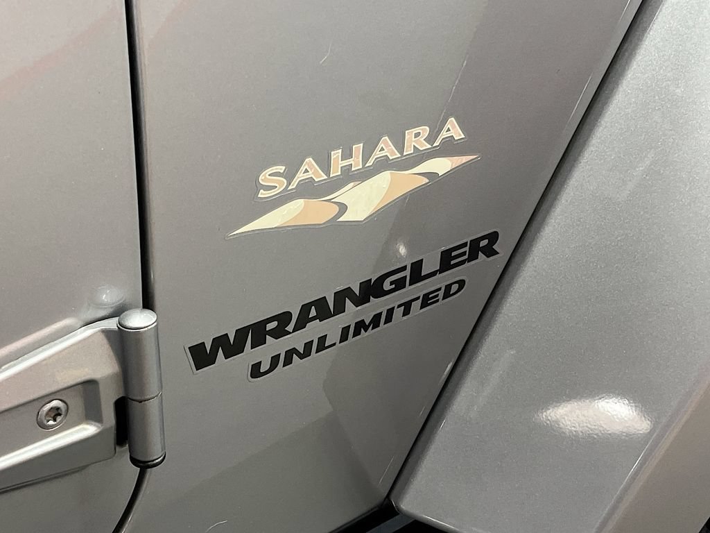 Used 2014 Jeep Wrangler Unlimited Sahara w/ Connectivity Group AWD/4WD image 28