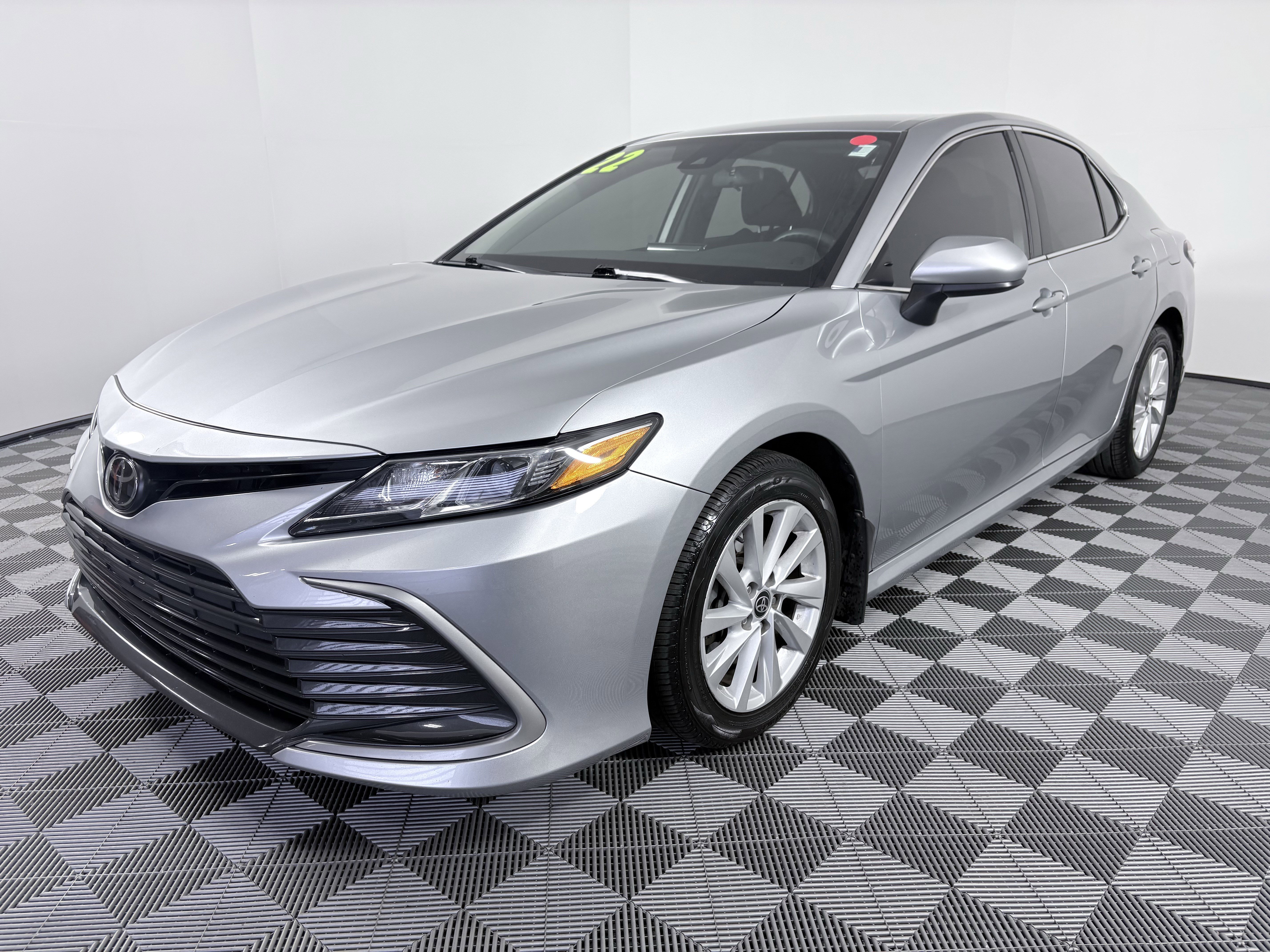 Used 2022 Toyota Camry LE image 3