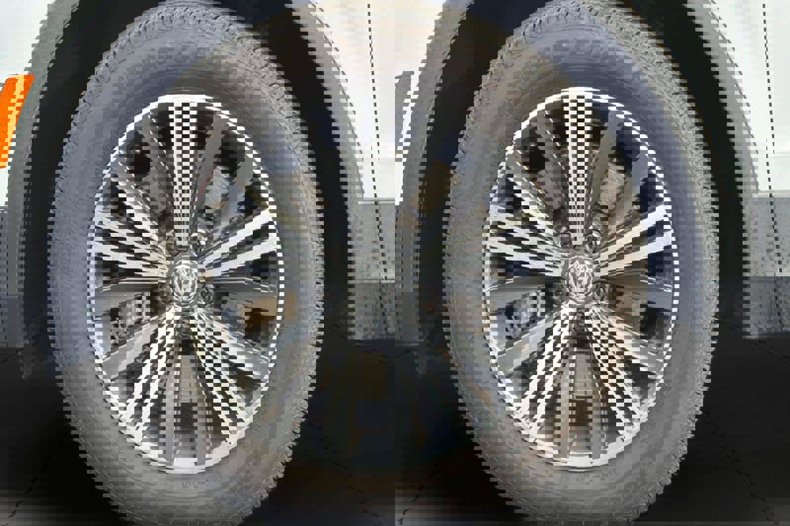 Used 2018 Volkswagen Tiguan SEL image 11