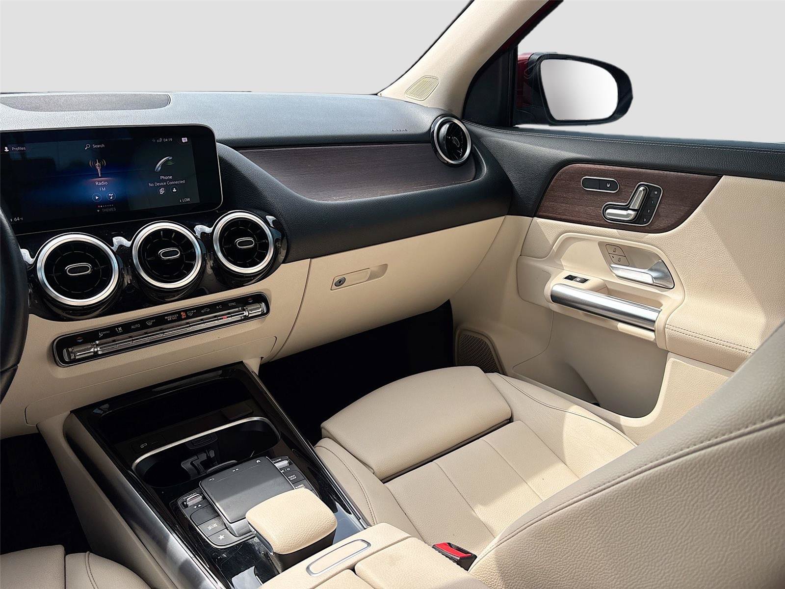 Used 2021 Mercedes-Benz GLA 250 4MATIC w/ Premium Package image 21