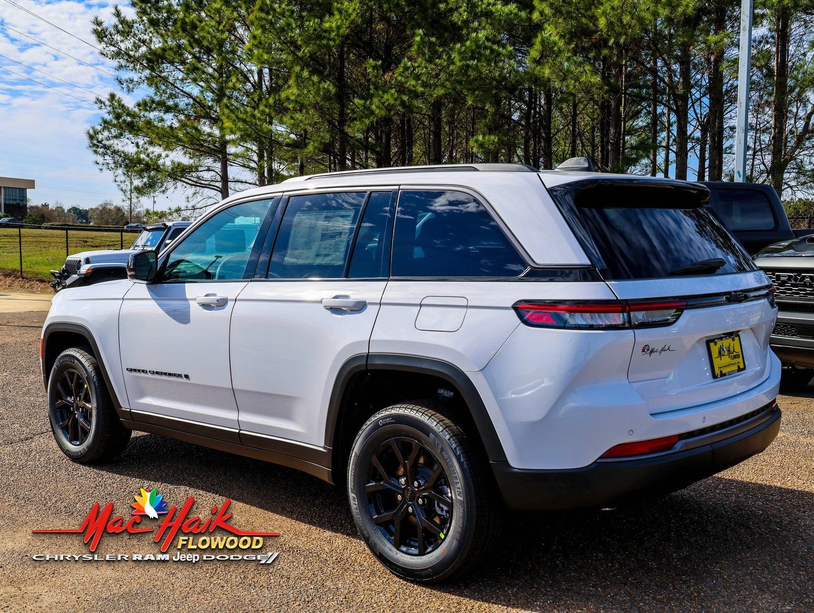 New 2026 Jeep Grand Cherokee Altitude image 6