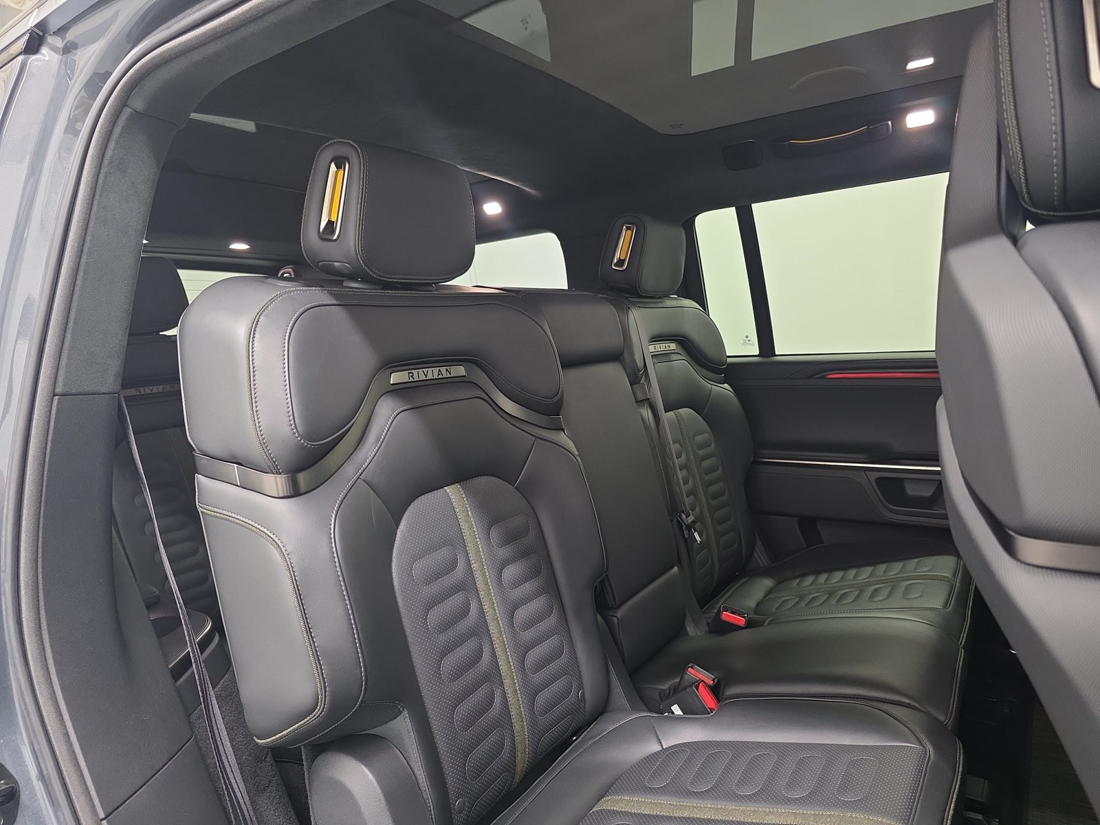 Used 2024 Rivian R1S Adventure Quad AWD/4WD image 23