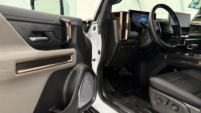 Used 2025 GMC Hummer EV 2X w/ LPO, Cargo Utility Package AWD/4WD image 32