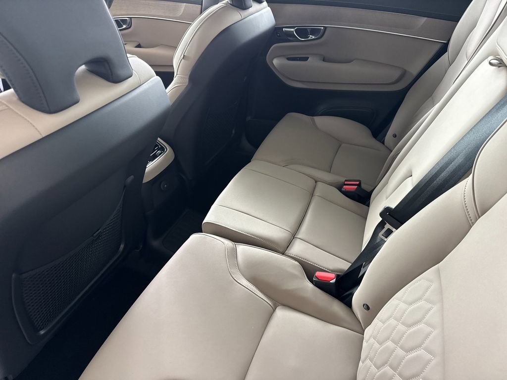 New 2026 Volvo XC90 T8 Plus w/ Protection Package Premier AWD/4WD image 11