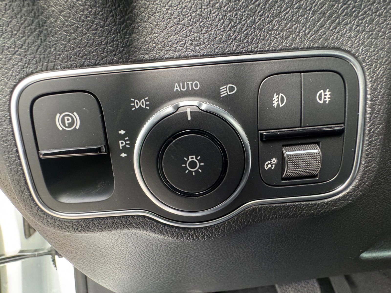 New 2026 Mercedes-Benz GLB 250 4MATIC image 16