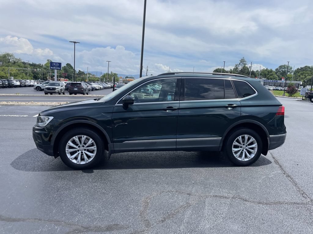 Used 2018 Volkswagen Tiguan SE w/ Panoramic Sunroof Package AWD/4WD image 3