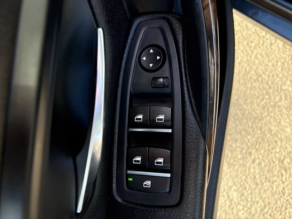 Used 2016 BMW 320i xDrive Sedan image 10