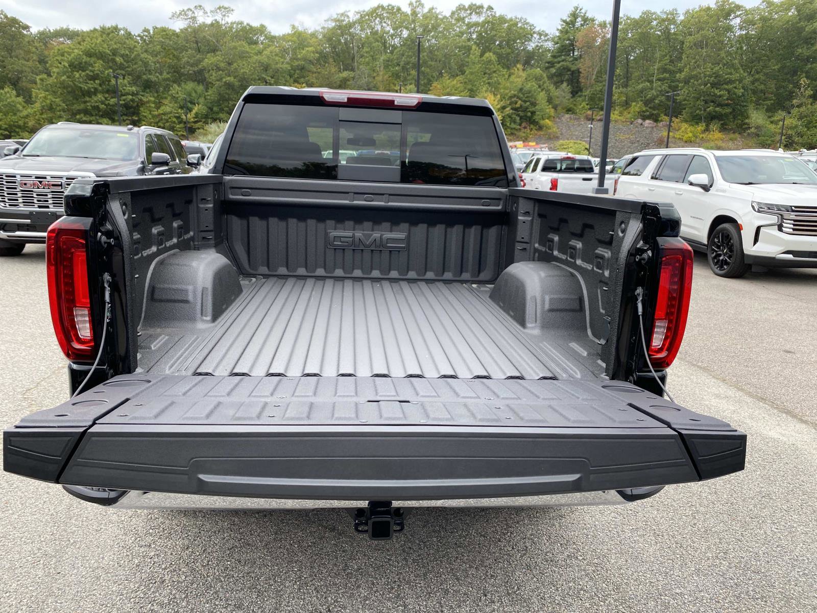 New 2026 GMC Sierra 1500 SLT w/ SLT Premium Package image 6