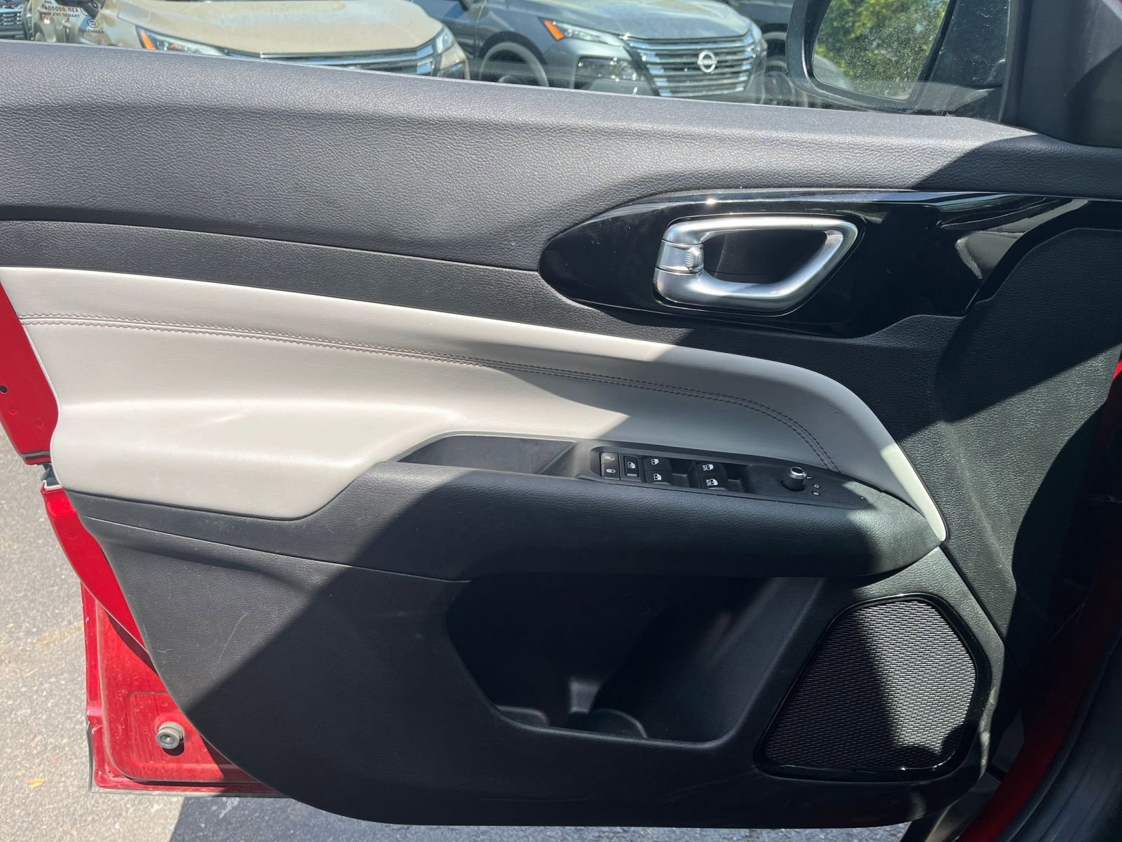 Used 2025 Jeep Compass Limited image 18