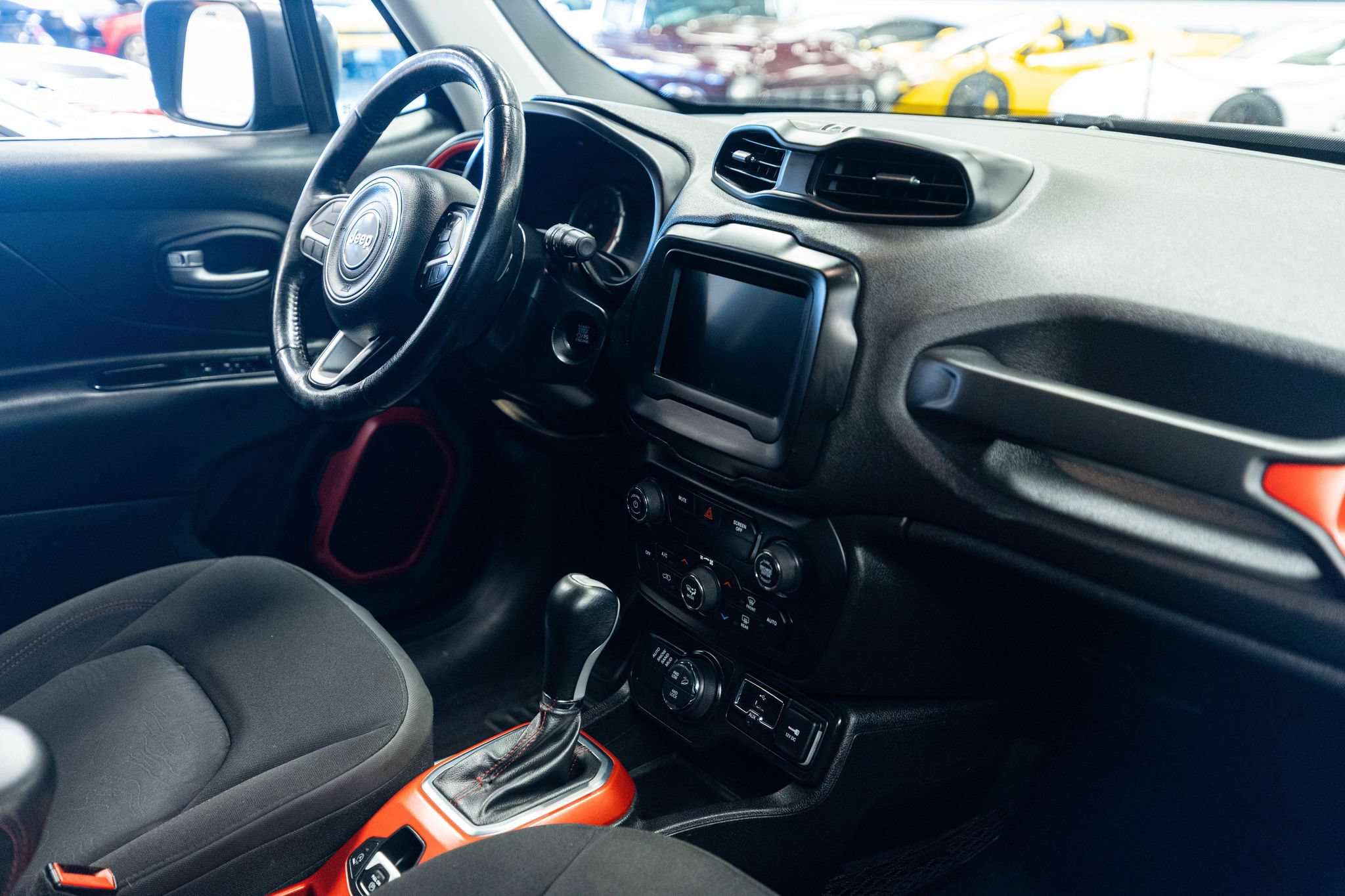 Used 2019 Jeep Renegade Trailhawk w/ Cold Weather Group II AWD/4WD image 14