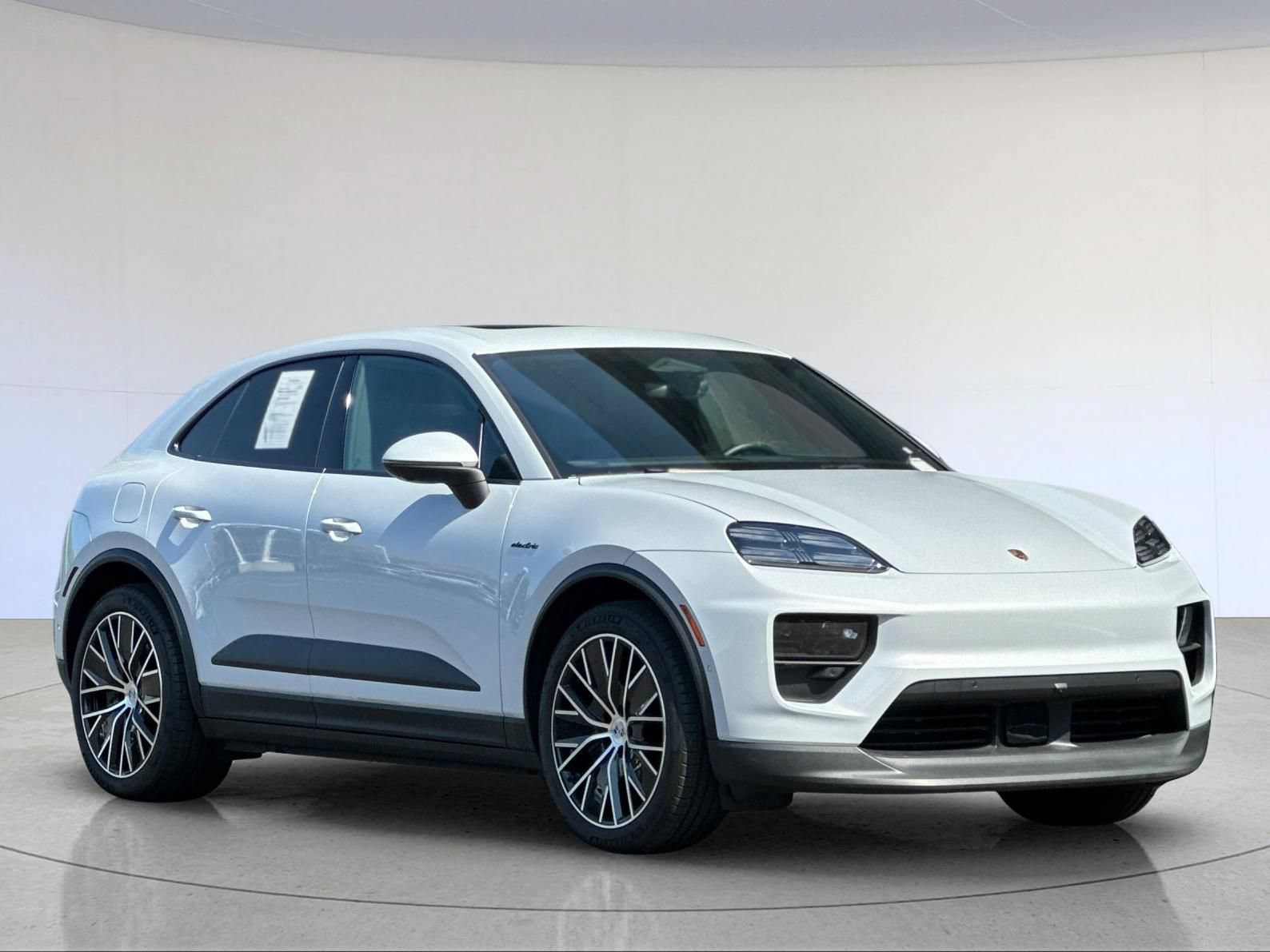 Certified 2025 Porsche Macan Electric RWD image 11