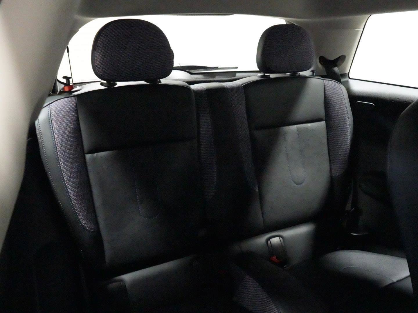 Certified 2025 MINI Cooper 2-Door Hardtop image 9