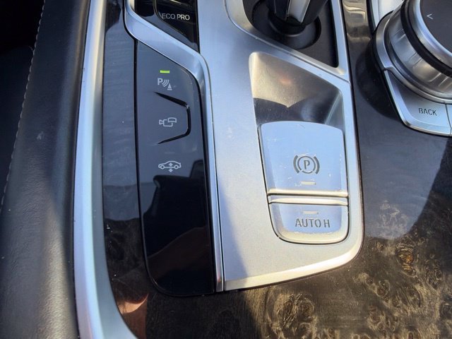 Used 2020 BMW 750i xDrive w/ M Sport Package AWD/4WD image 27