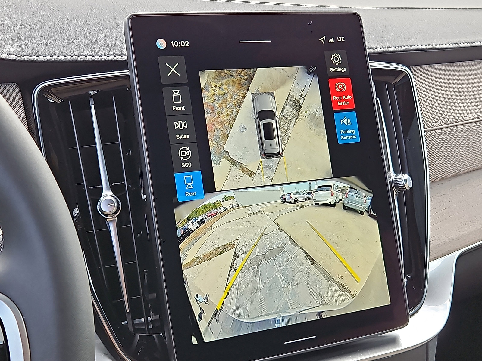 New 2026 Volvo XC90 B6 Ultra w/ Lounge Package image 17